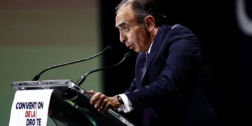 كيف يؤجج المفكر اليميني «إريك زمور» حروب الهوية في فرنسا